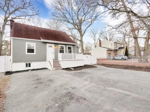 20 Park Lane, Middle Island, NY 11953