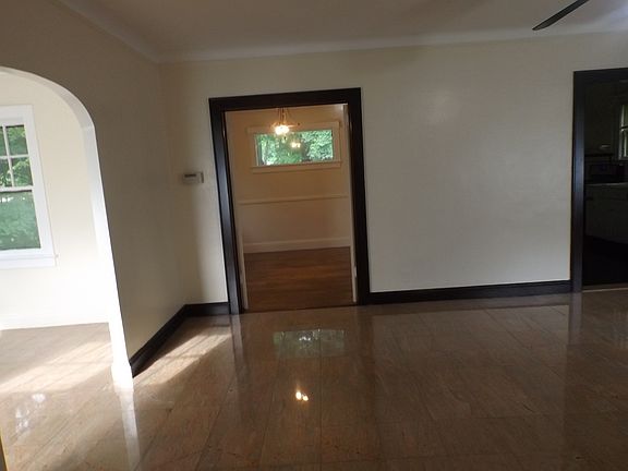 5th image of 101 Parkview Pl