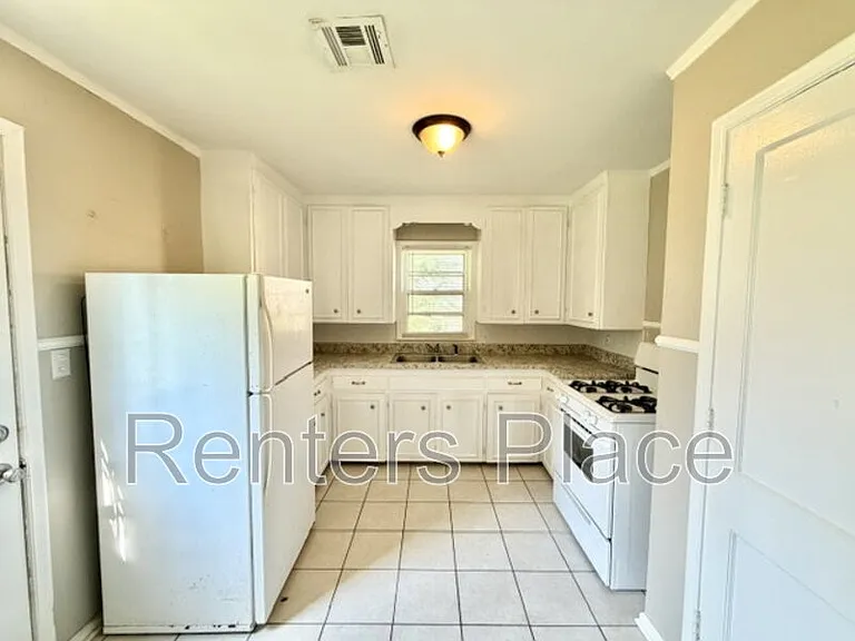 1428 E 52nd St — Photo 6
