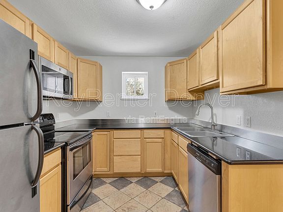 4th image of 1045 N Clarkson St #207