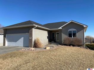 7208 Silverthorn Dr, Lincoln, NE 68521