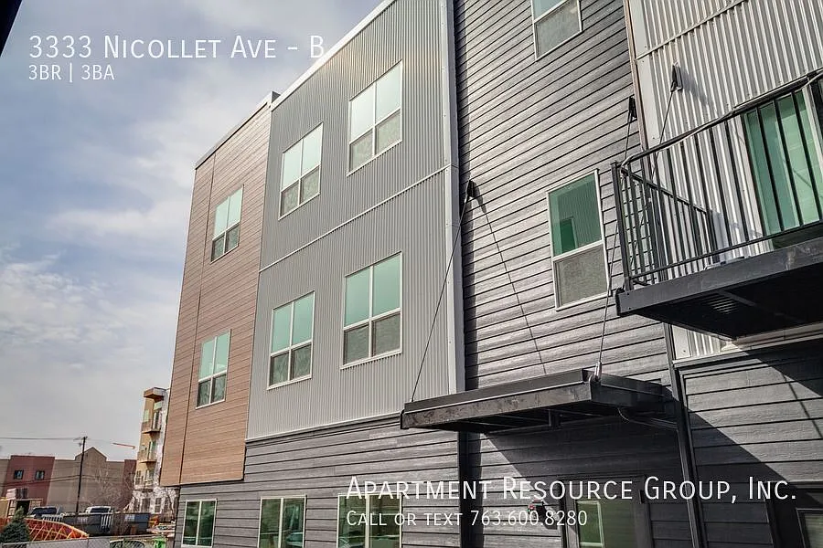 Luxury 3bed/2.5ba Townhome for Rent in Minneapolis! — Photo 2