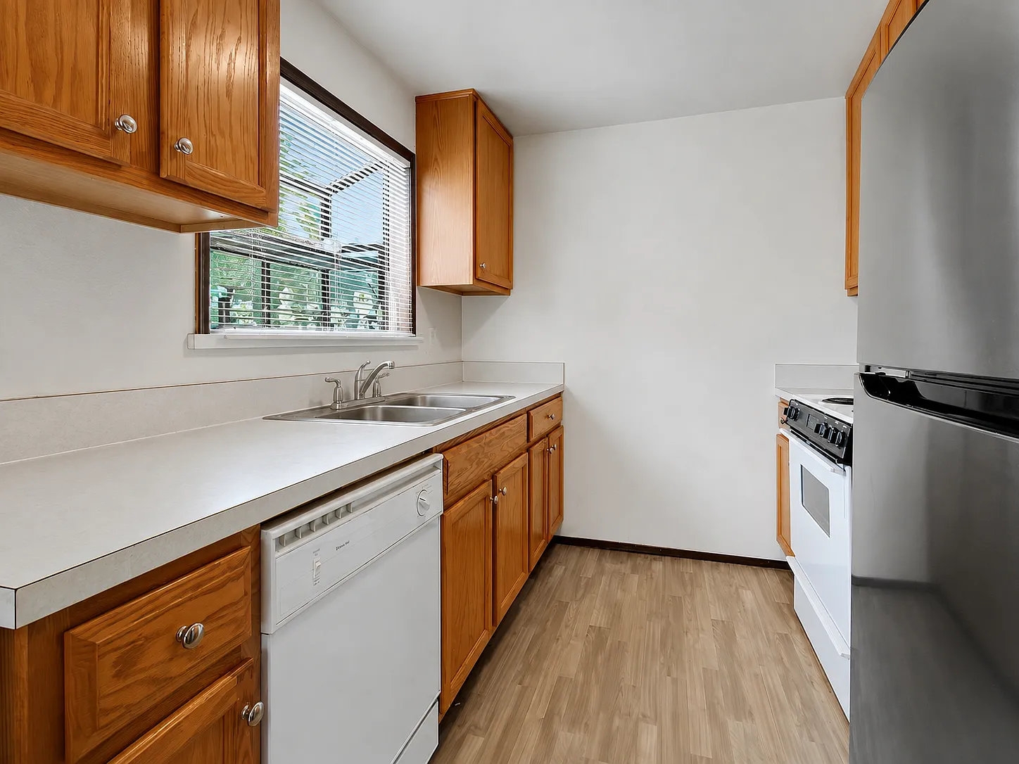 2 bed, 1.5 bath, 1062 sqft, $1,900 — Photo 4