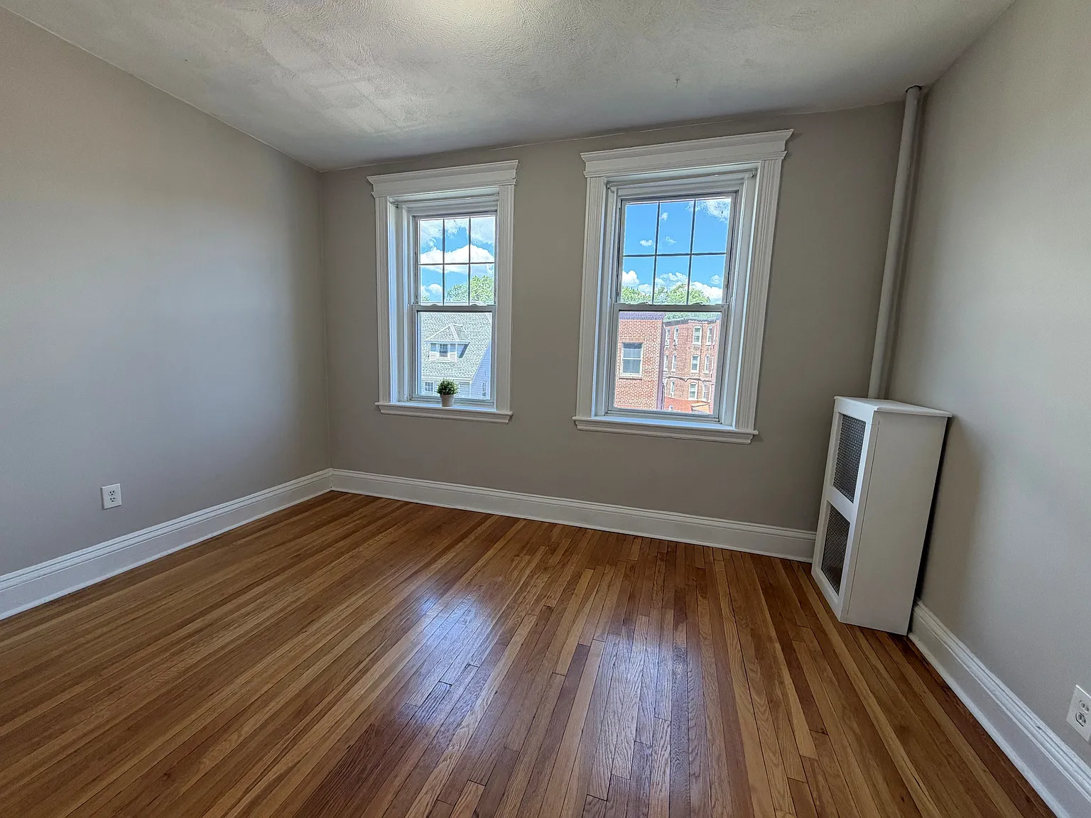 1 bed, 575 sqft, $2,100 — Photo 2