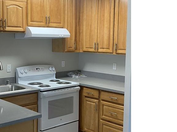 4th image of 671 Iris Ave #18