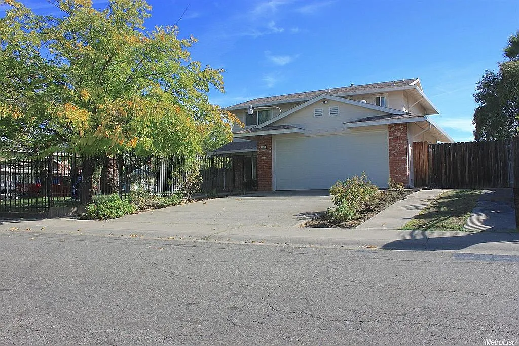 3814 Wrigley Cir photo 1