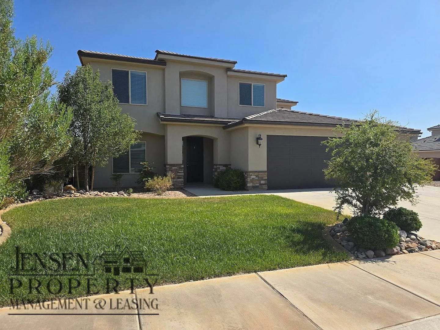 Spacious Home in Little Valley-Pets Negotiable-Ask about Move in Specials! — Photo 2