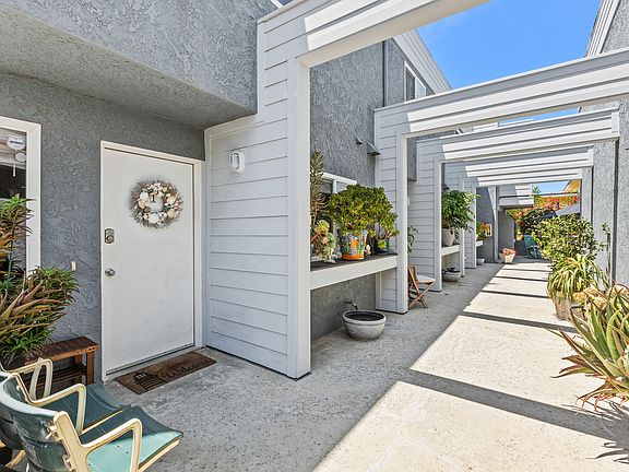 5th image of 834 Tait St APT 1