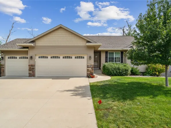 1909 Shady Grove Rd SW, Cedar Rapids, IA 52404