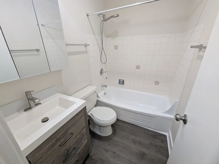 Cordova Apartments — Photo 59