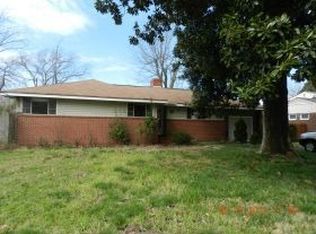 7 Hampshire Dr, Hampton, VA 23669