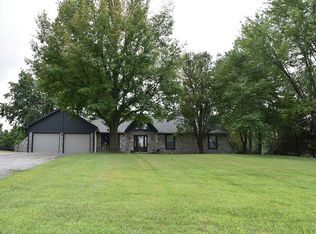 15283 Sweet Briar Dr, Basehor, KS 66007