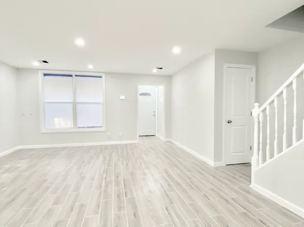 1210 Vyse Avenue 1/2 image 3 of 21