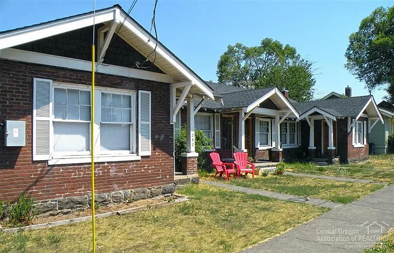 242 NW Hill St