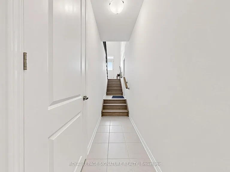 635 Newlove St — Photo 47