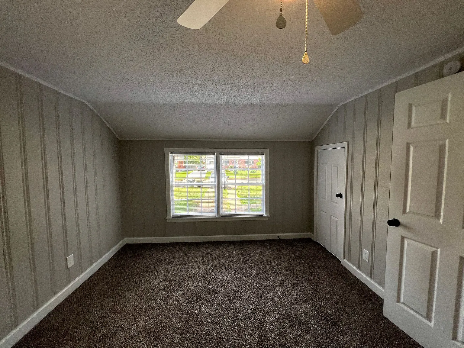 3173 Jade Ln — Photo 2