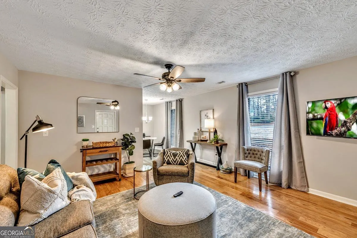2 bed, 2.0 bath, 1200 sqft, $3,600 — Photo 2