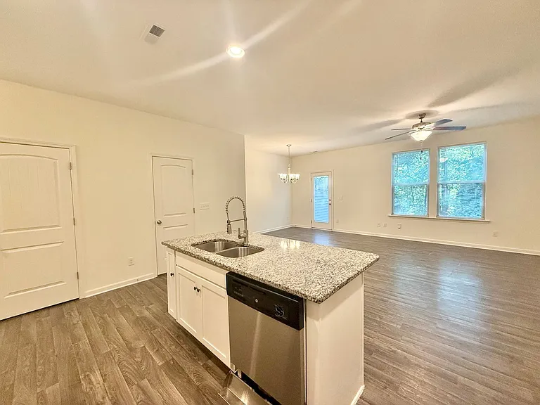 117 Hill Shore Ln — Photo 4
