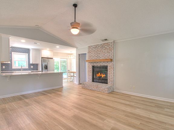 5th image of 1112 Willoughby Rd