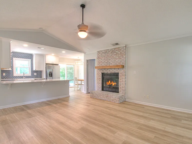 1112 Willoughby Rd — Photo 5