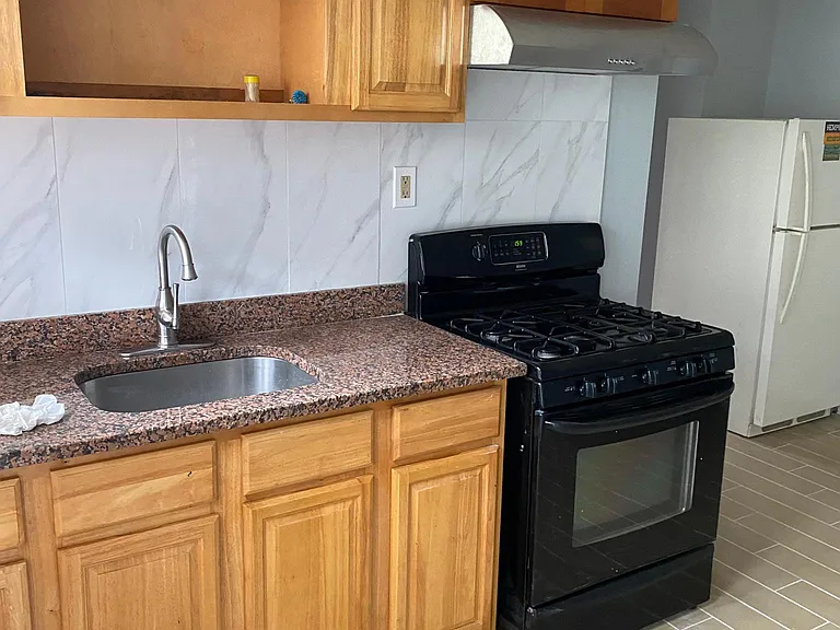 18 New Haven Ave #1 — Photo 1
