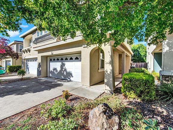 4th image of 545 Loch Lomond Way