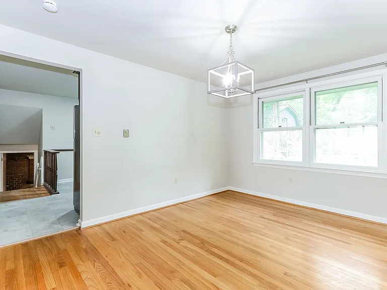 934 Village Rd — Photo 8