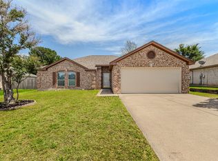 1012 High Crest Dr, Azle, TX 76020