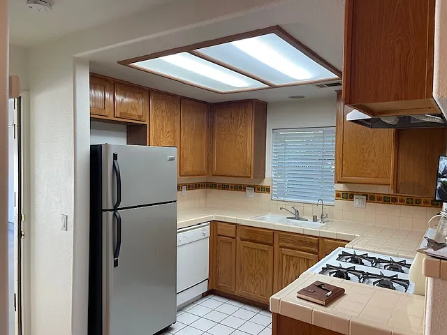 22027 Hawaiian Ave #A — Photo 4