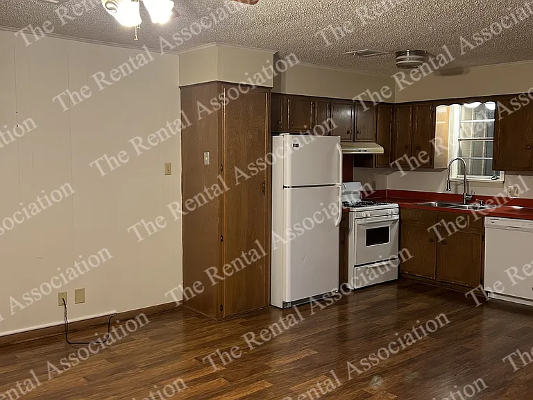 1705 Broadway Ave — Photo 6