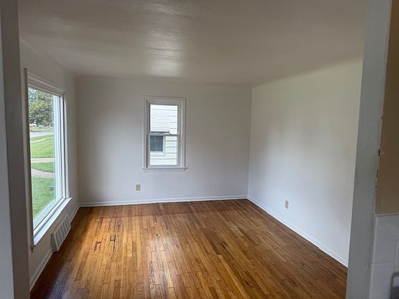 5th image of 3215 Liggett Dr