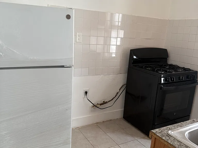 3942 Barnes Ave #2R — Photo 3