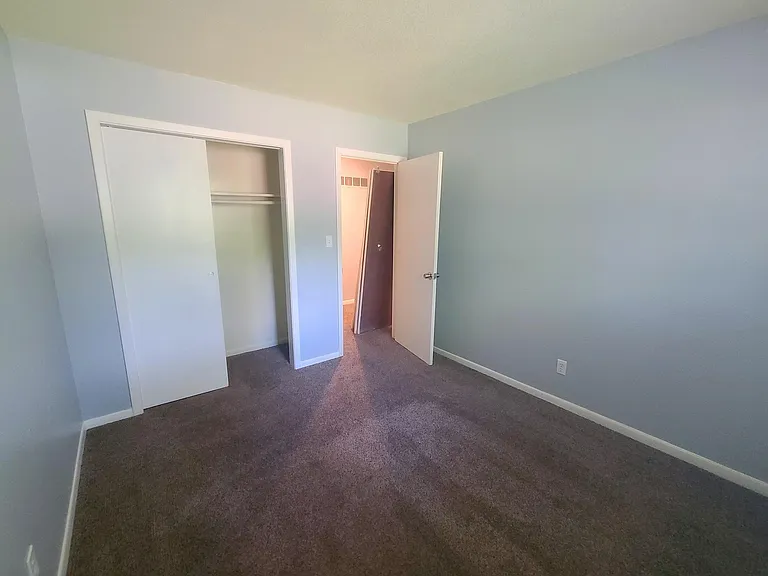 9825 Linden Cir — Photo 16
