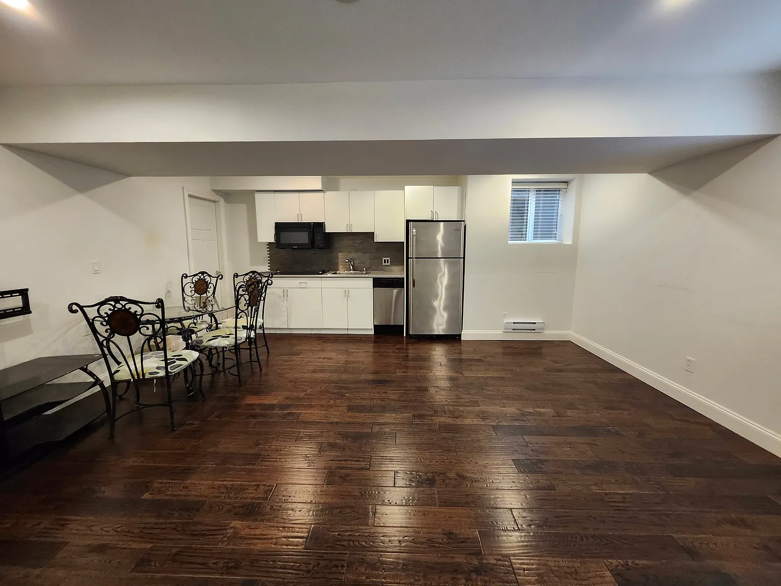 2 bed, 1000 sqft, $1,900 — Photo 3