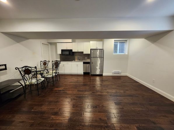 2 bedroom rental in Surrey — photo 3