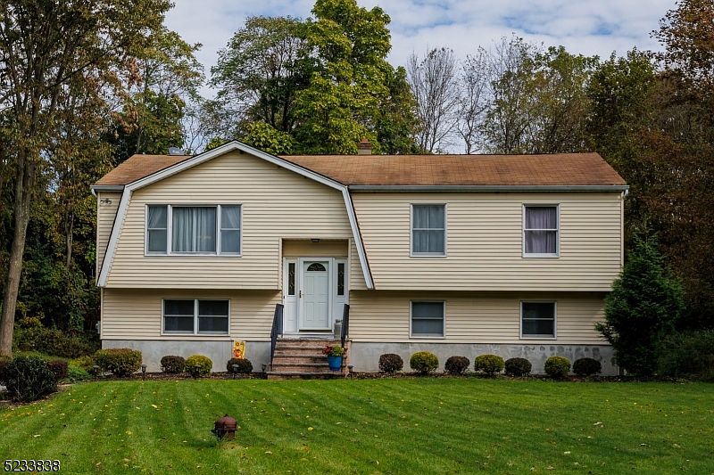 1st image of 7 Mango Dr
