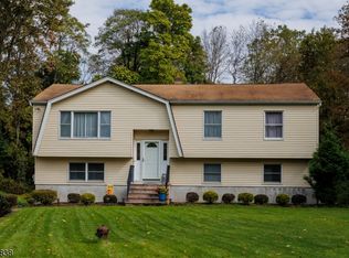 7 Mango Dr, Sussex, NJ 07461