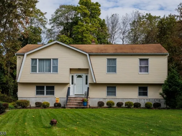 7 Mango Dr, Vernon Twp., NJ 07461