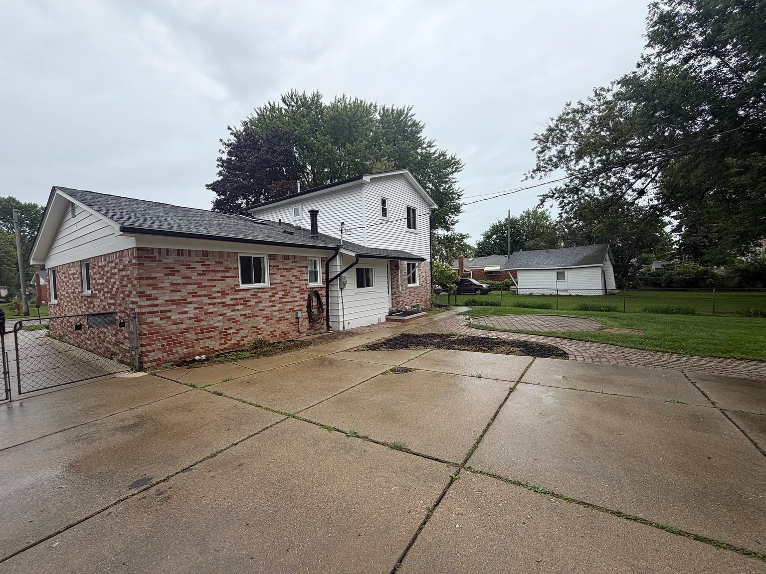 3 bed, 1722 sqft, $2,100 — Photo 3
