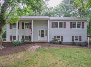 2 Kenneth Ln, Parsippany, NJ 07054