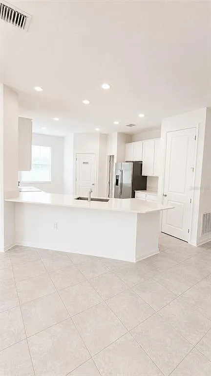 3 bed, 2.0 bath, 2120 sqft, $2,470 — Photo 3