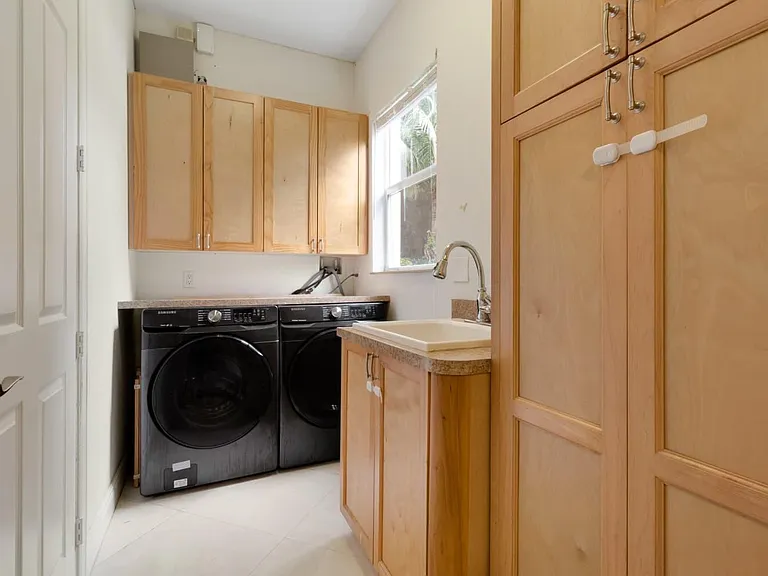 6301 SW 58th Ct — Photo 32