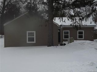 3088 Grant Rd, Rochester Hills, MI 48309