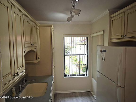 3rd image of 835 Regal Ave NE