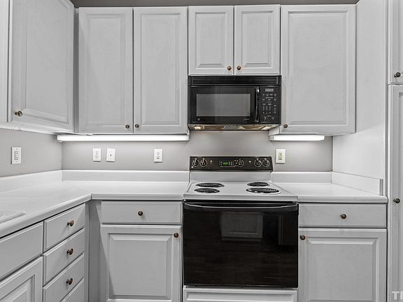 5th image of 200 S Dawson St APT 202