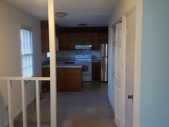 3rd image of 1061 Pineborough Rd