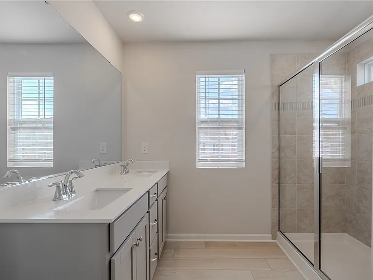 14 Loebner Ln — Photo 24