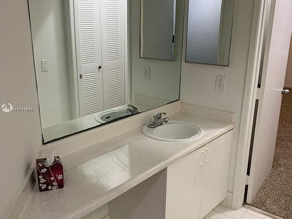 4th image of 6968 SW 39th St