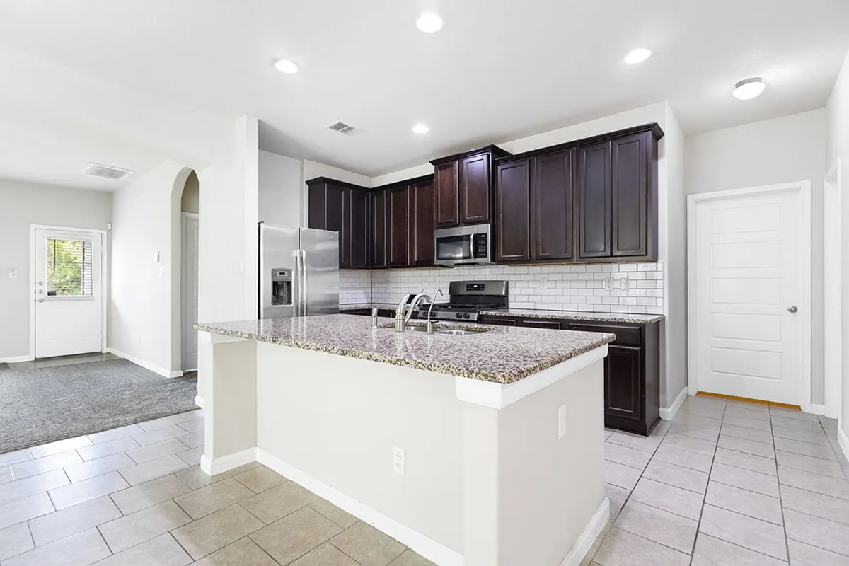 Building Photo - 15136 Pandion Dr