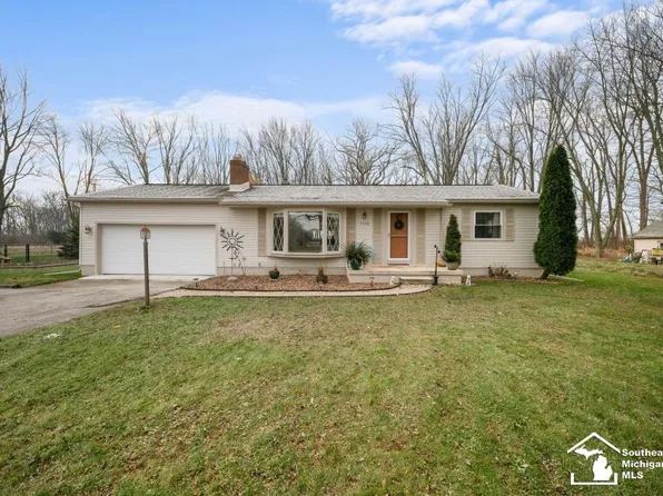 7122 Center St, Newport, MI 48166